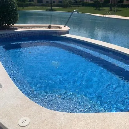 Familiar Con Gran Piscina