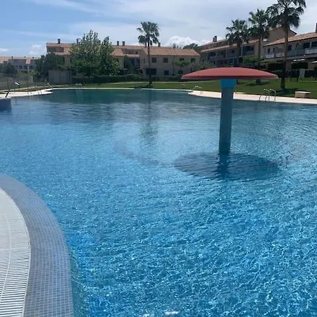 Familiar Con Gran Piscina Apartment
